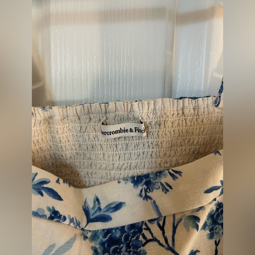 NWT Abercrombie & Fitch Blue & White Floral Crop Top Size Large - Picture 6 of 9